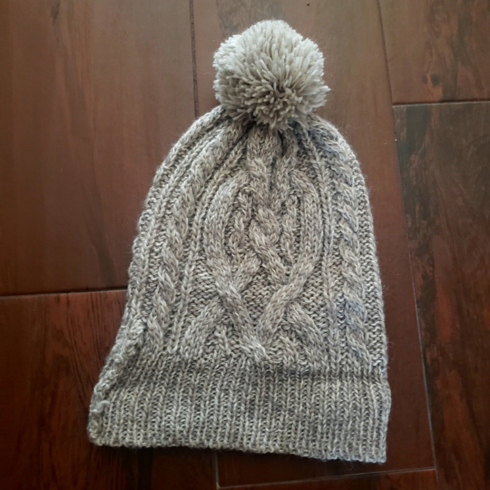 Knit gray hat medium